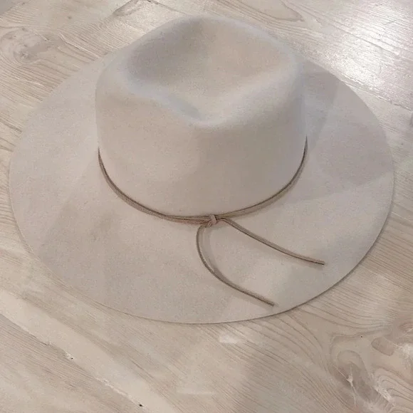 Beige felt hat - Picture 7 of 13